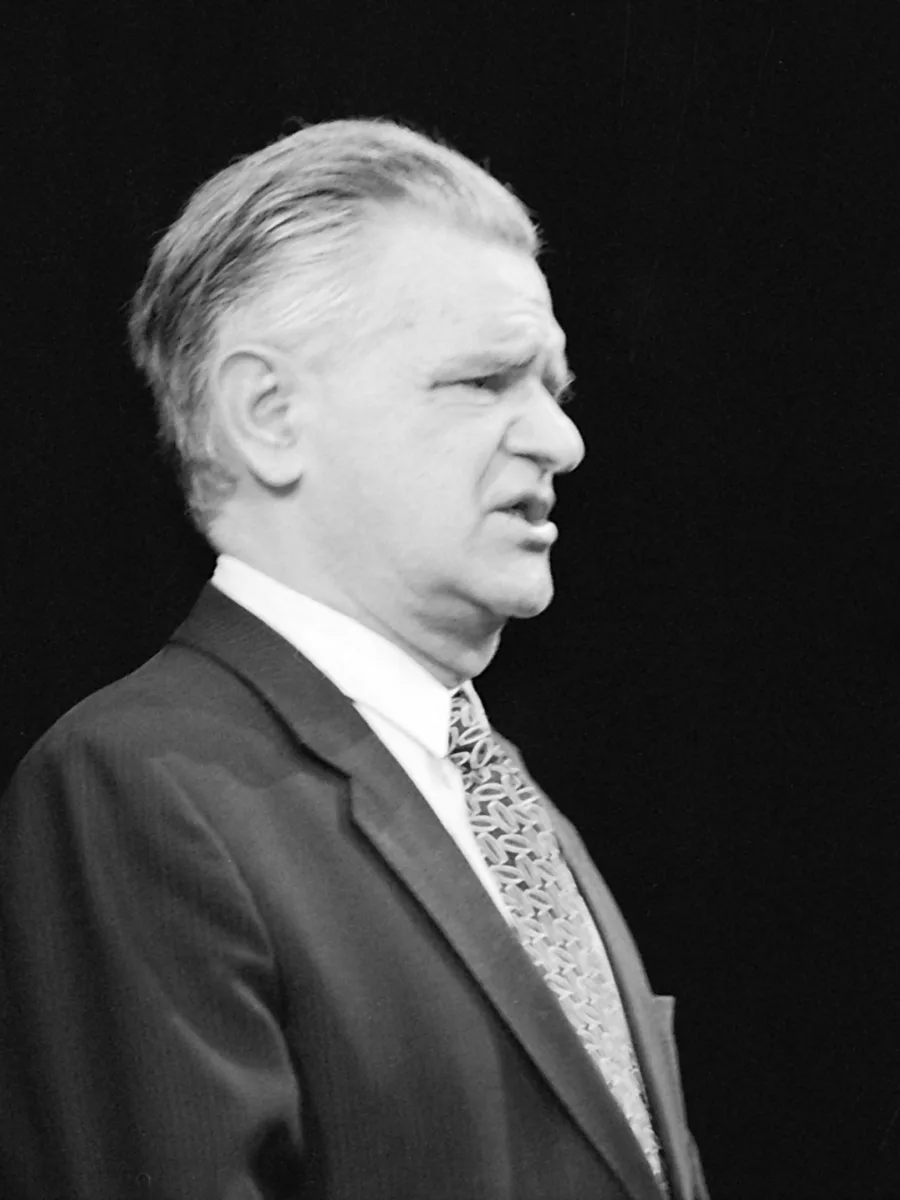 Фазиль Абдулович Искандер — портрет