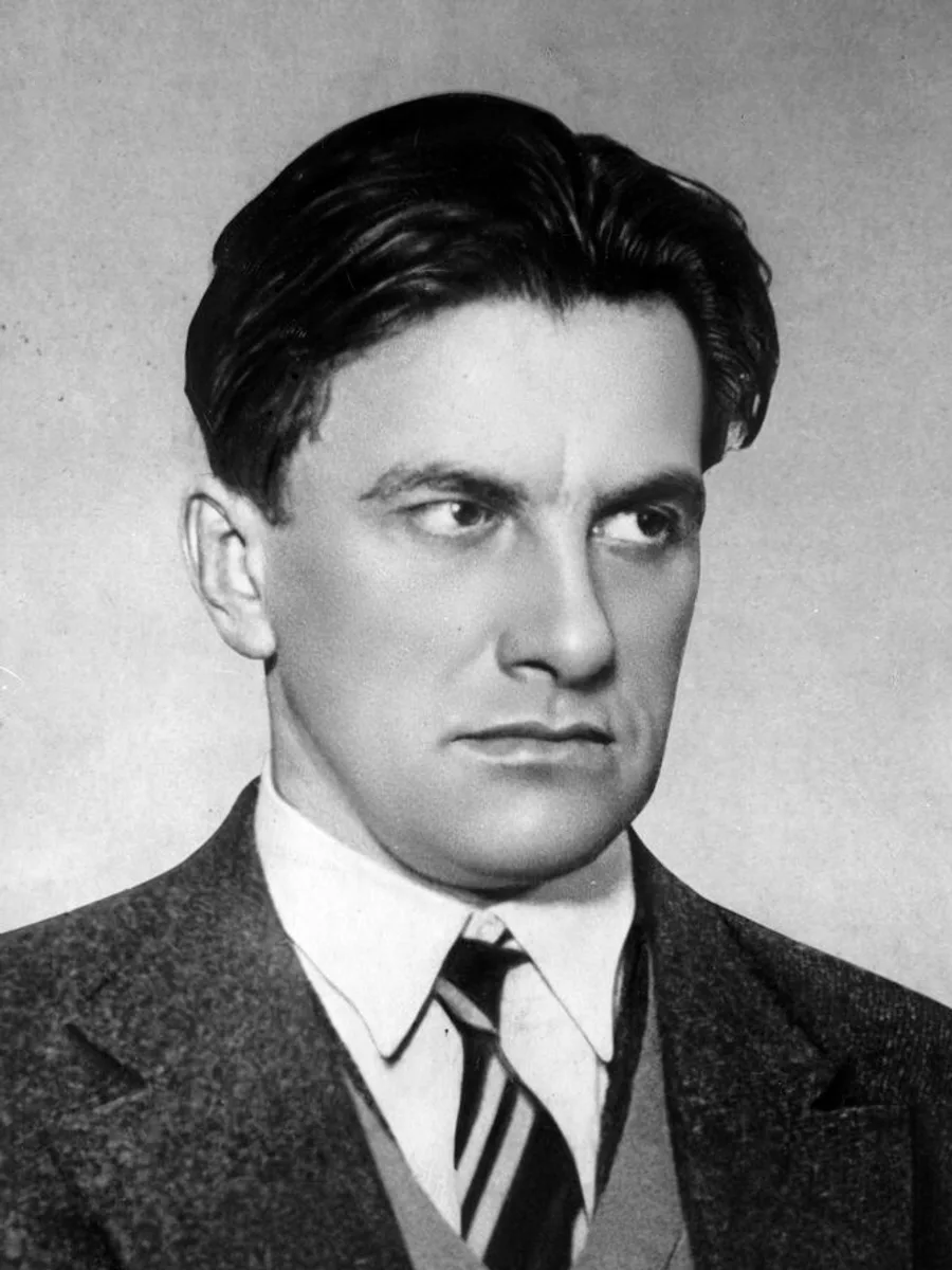 Владимир Владимирович Маяковский — портрет